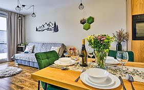 Apartament Przystań Wędrowca Resort C6 z pięknym widokiem i ogródkiem - 5D Apartments